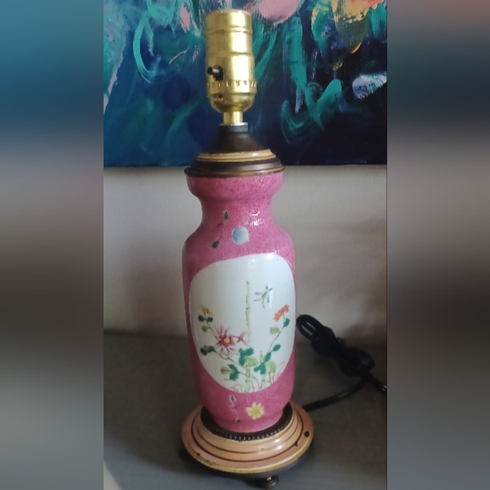 Rembrandt Porcelain Famille Rose Medallion Vase Table Lamp, Mid to Late 20th C.